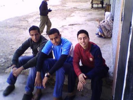 --------------> Moi ------------> Hassan ------> khaliD