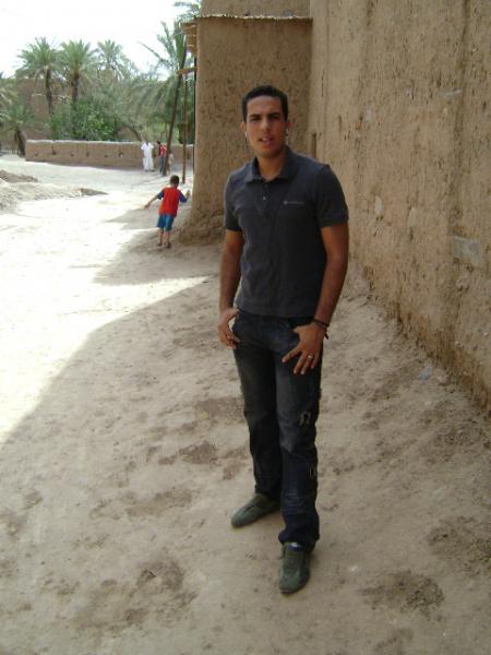 ------------------------------< Oussama